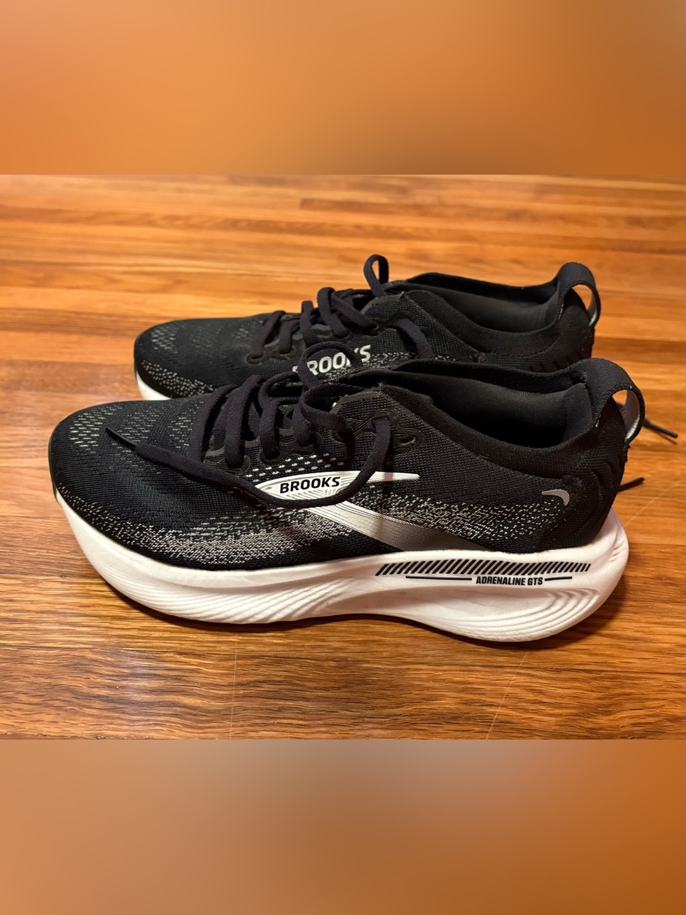 Brooks Adrenaline GTS 25 Women’s 7 Wide